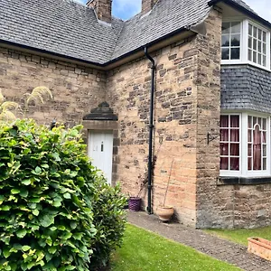 Homestay Private In Charming Detached House In Newington, Edinburgh