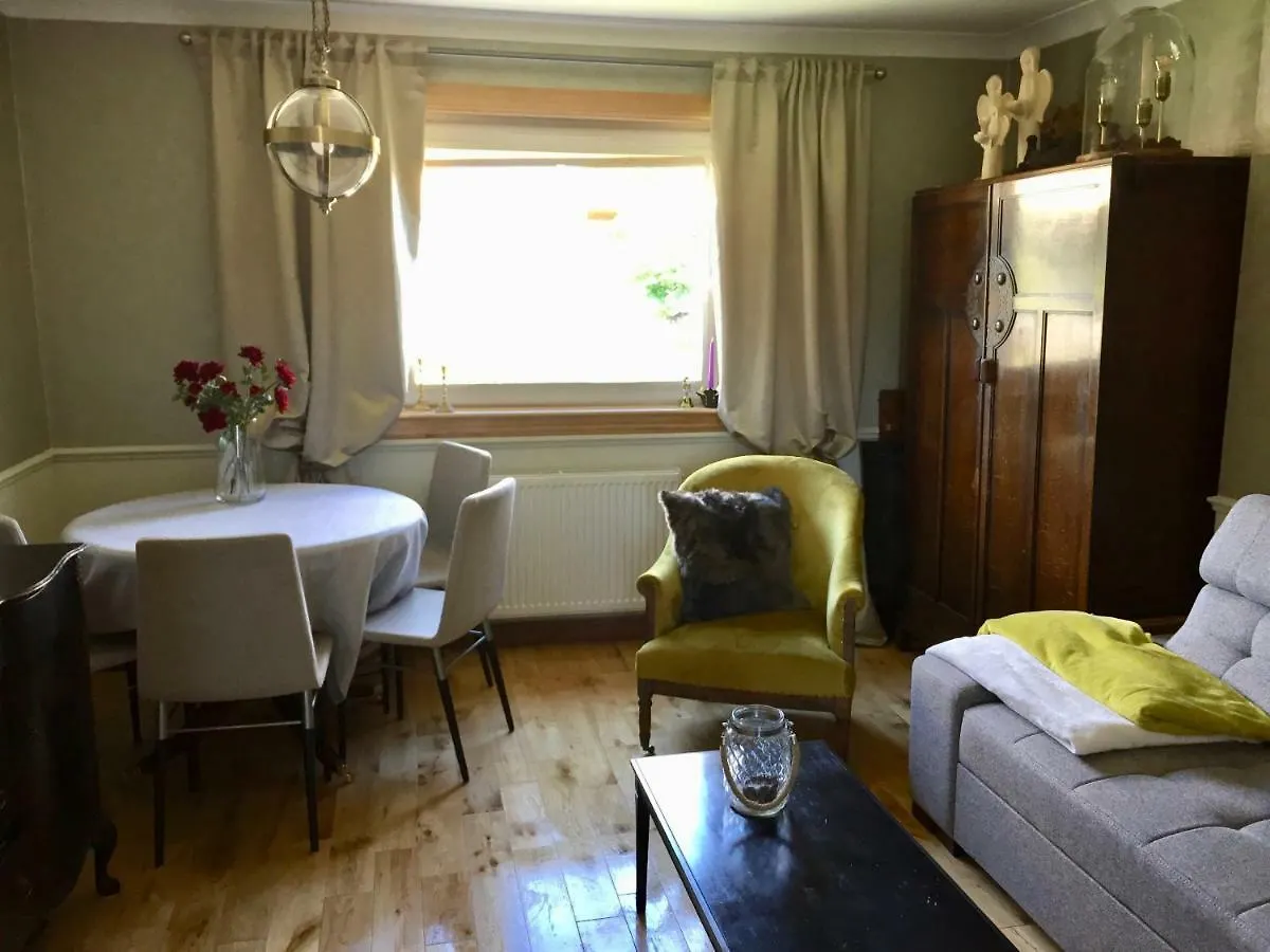 Bedroom In Findlay Apartment Edinburgh Homestay