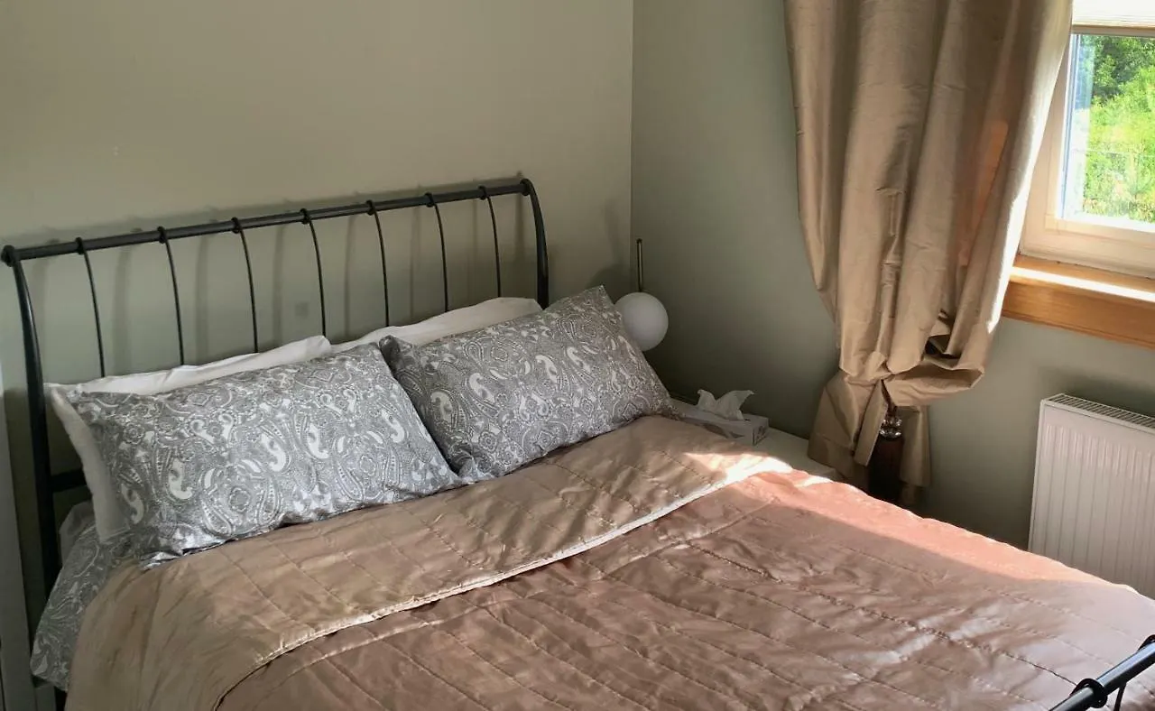 Homestay Bedroom In Findlay Apartment Edinburgh